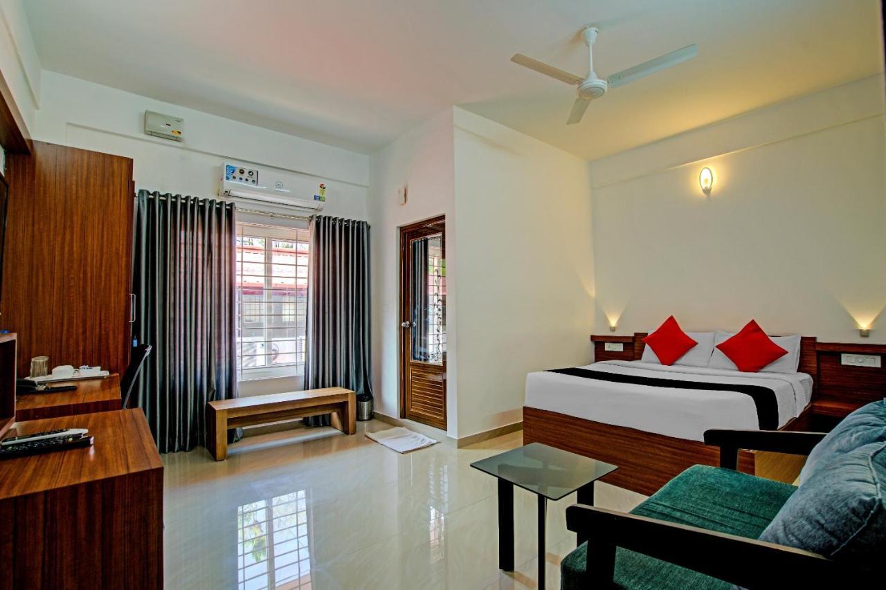 Vaccinated Staff- Capital O 74715 Phoenix Holidays Hotel Kochi ภายนอก รูปภาพ