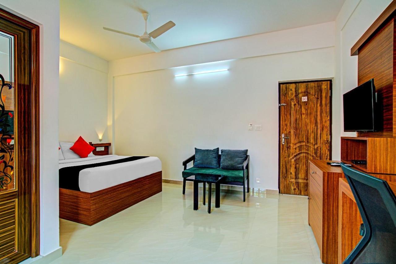 Vaccinated Staff- Capital O 74715 Phoenix Holidays Hotel Kochi ภายนอก รูปภาพ