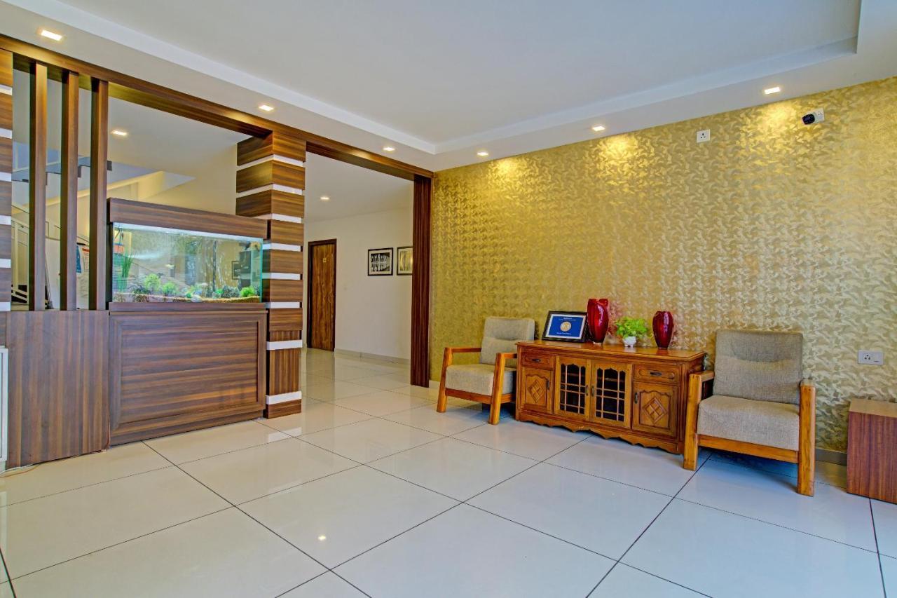 Vaccinated Staff- Capital O 74715 Phoenix Holidays Hotel Kochi ภายนอก รูปภาพ
