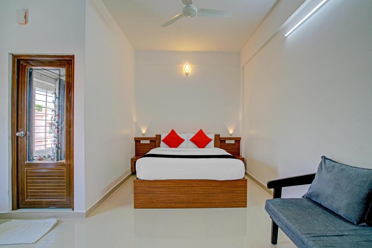 Vaccinated Staff- Capital O 74715 Phoenix Holidays Hotel Kochi ภายนอก รูปภาพ