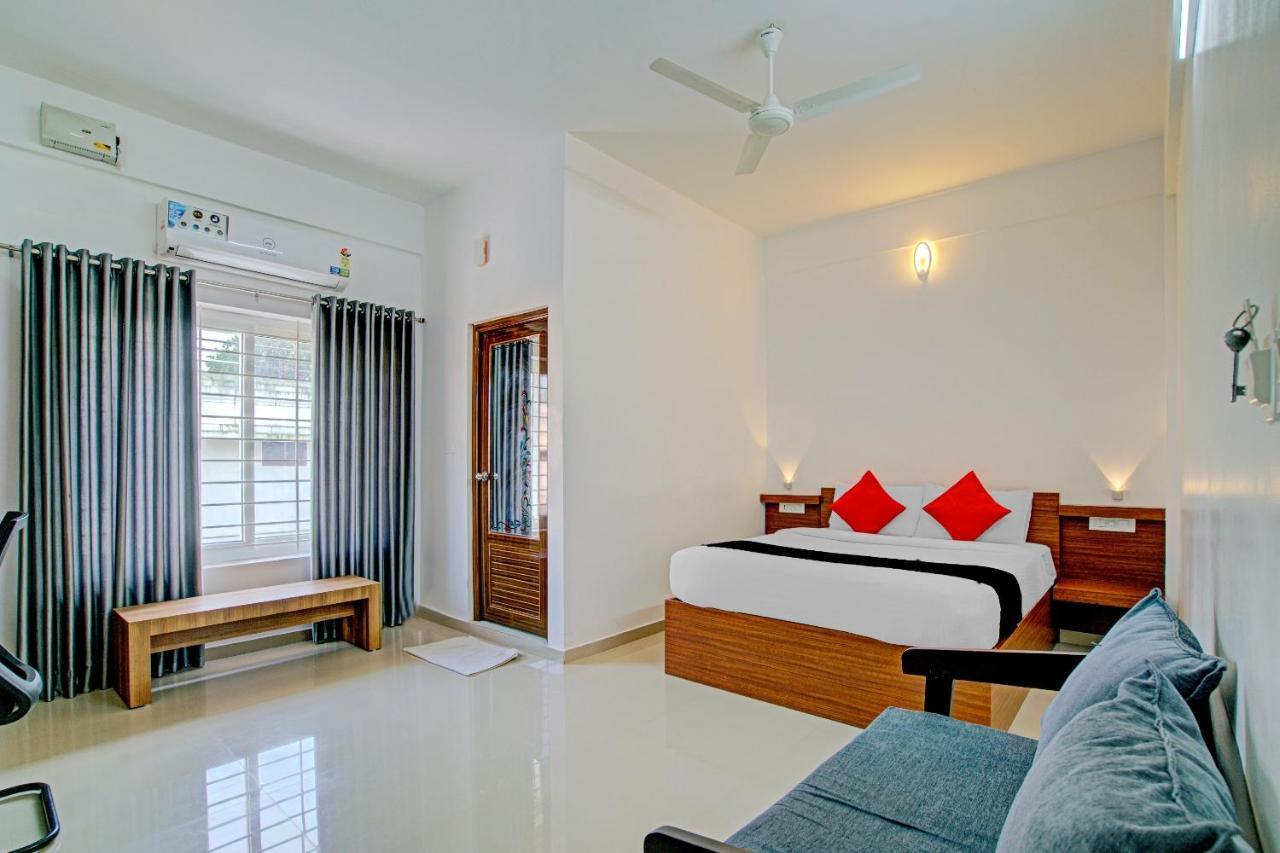 Vaccinated Staff- Capital O 74715 Phoenix Holidays Hotel Kochi ภายนอก รูปภาพ