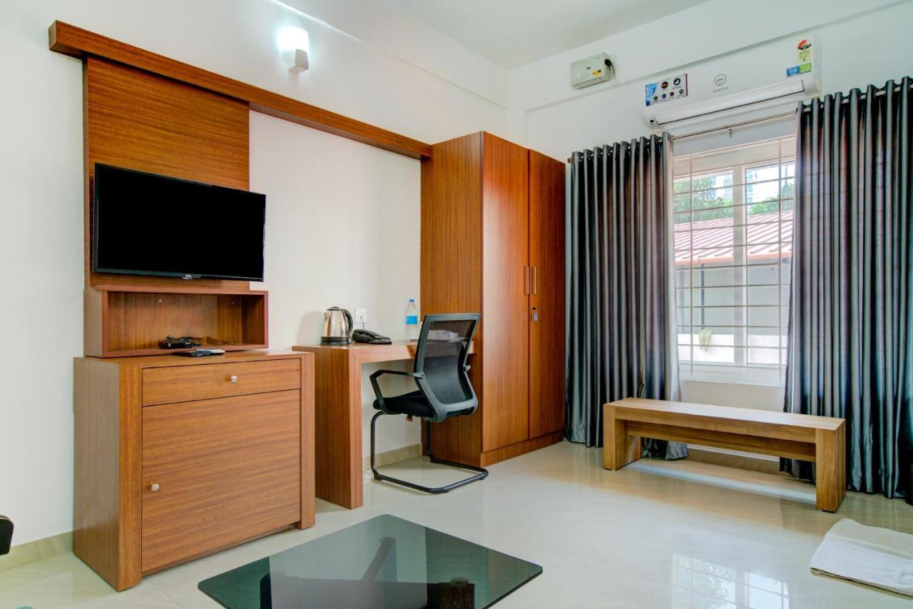 Vaccinated Staff- Capital O 74715 Phoenix Holidays Hotel Kochi ภายนอก รูปภาพ